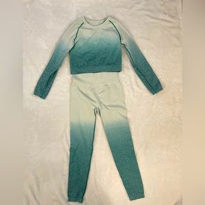 NWOT Blue Ombre Cropped Top Workout Set